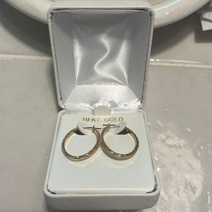 10kt gold hoop earrings
